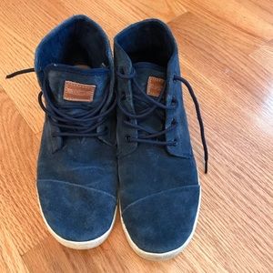 Tom’s boots